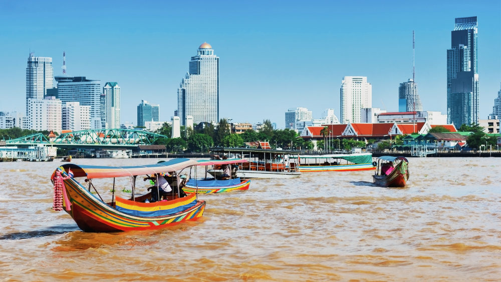 Life along the river in Bangkok